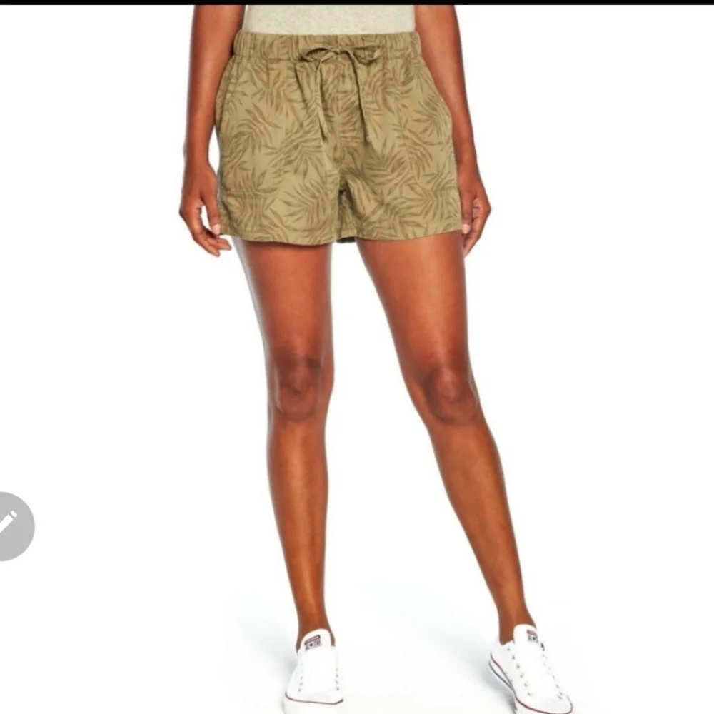 GAP Tensel Shorts NEW.